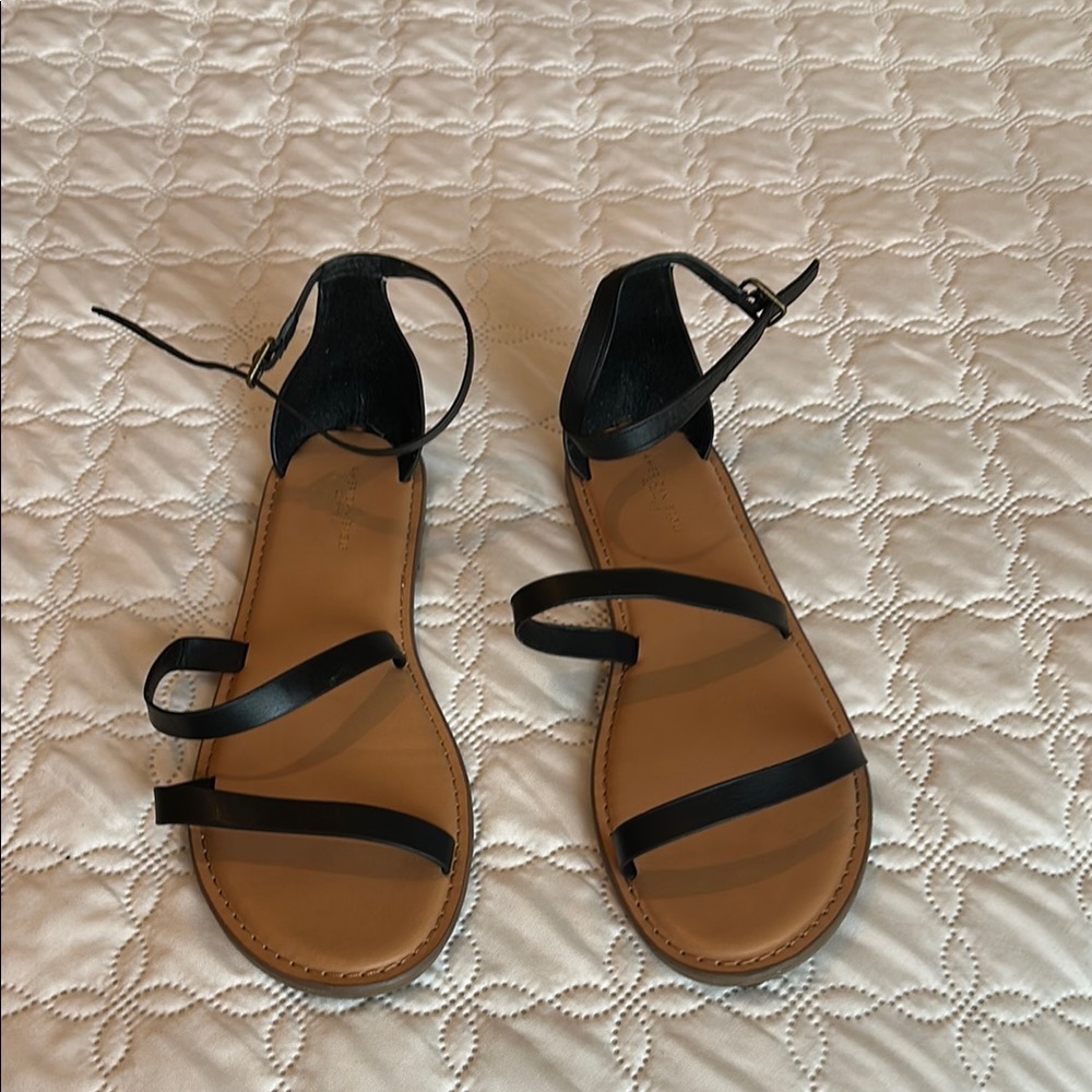 American Eagle Outfitters Black and Tan Sandals Minimalist Design